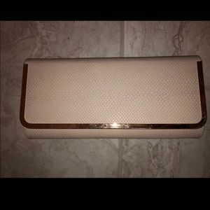 Aldo clutch